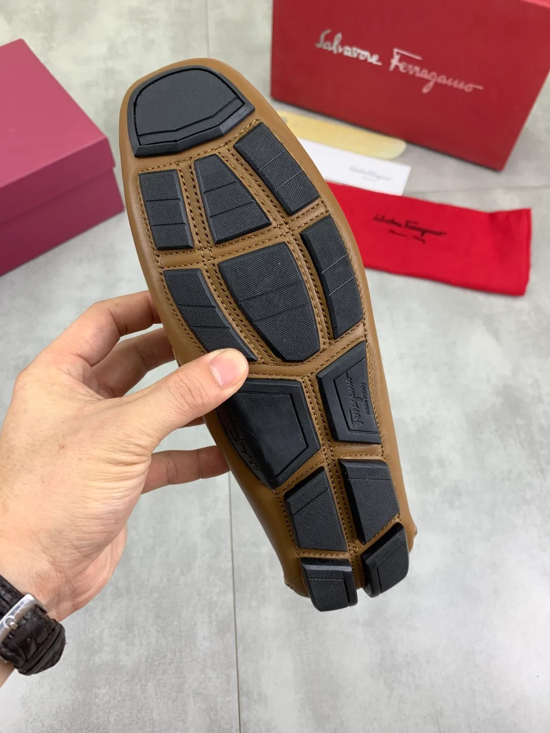 Men's shoes 💰P542 New model, high quality [Ferragamo/Ferragamo] Latest lazy slip-on shoes Original imported calfskin, imported cowhide lining + original luxury metal buckle + original combination outsole Comparison without pressure Code number: 38-45